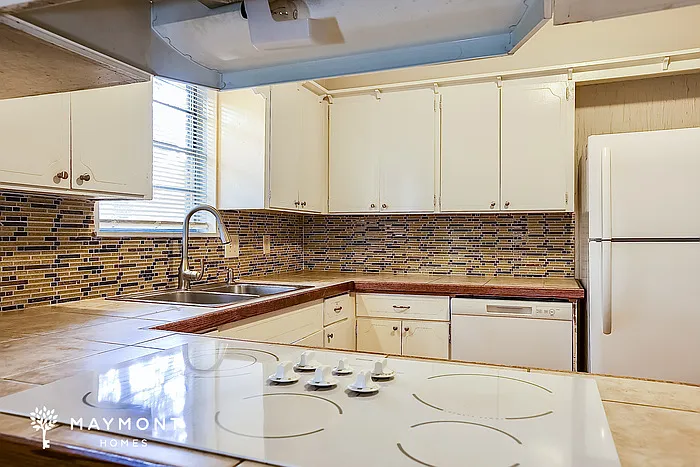 3 bed, 2.0 bath, 1421 sqft, $1,375 — Photo 4