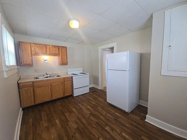 338 Brooklyn Ave — Photo 6