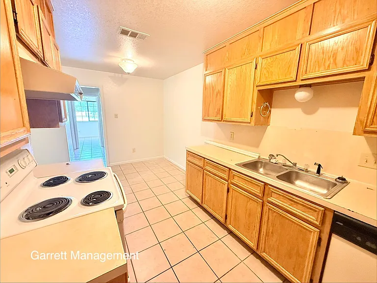 1703 Taylor St — Photo 7