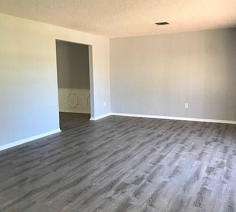 4th image of 25 Forest Park Dr