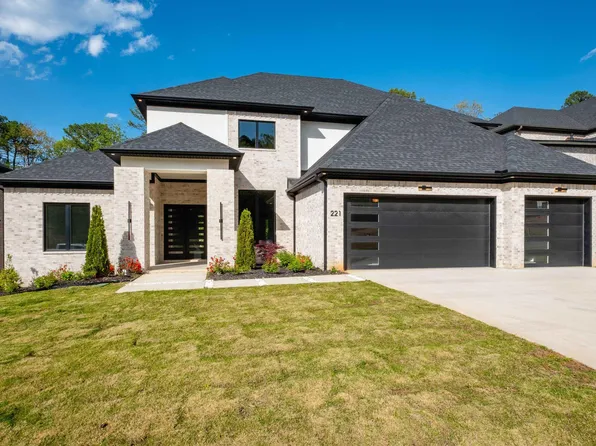 221 Abington Cir, Little Rock, AR 72223