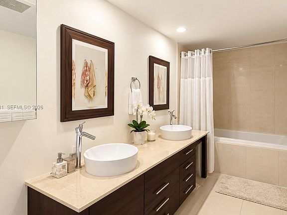 4th image of 475 Brickell Ave APT 3512