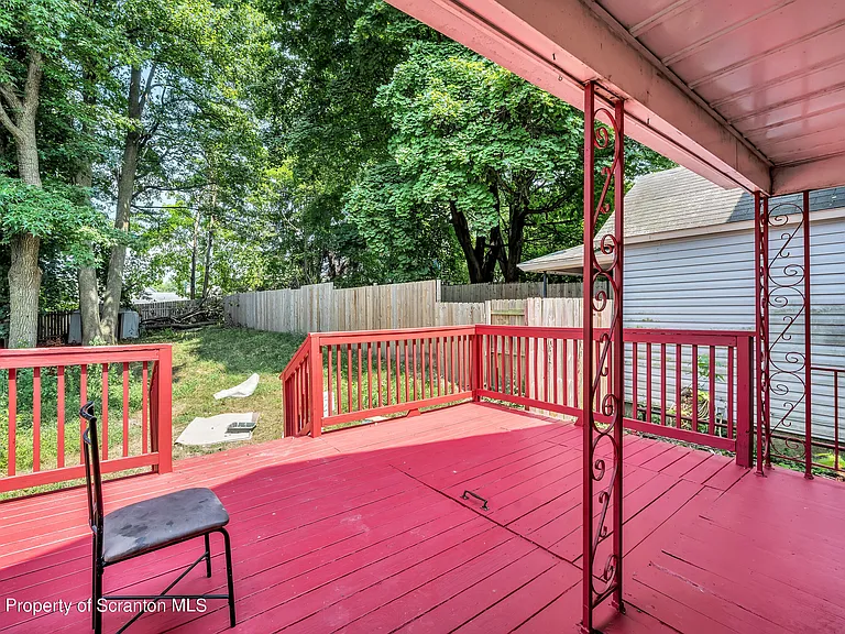 630 E Lackawanna Ave — Photo 4