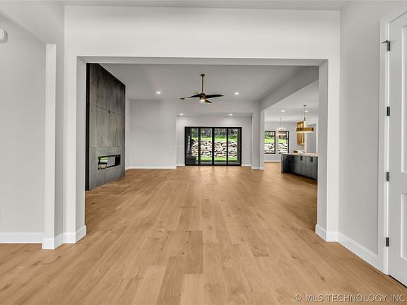 5th image of 6037 E 119th Pl