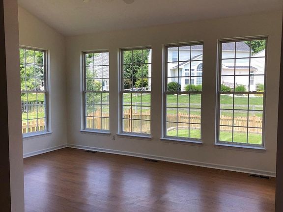 3rd image of 254 Indian Pointe Dr