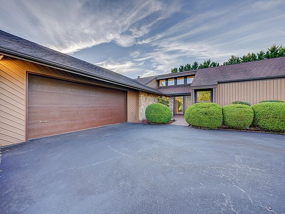 3rd image of 5038 Jonathan Ln