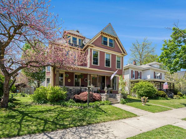 210 East St, Three Rivers, MI 49093