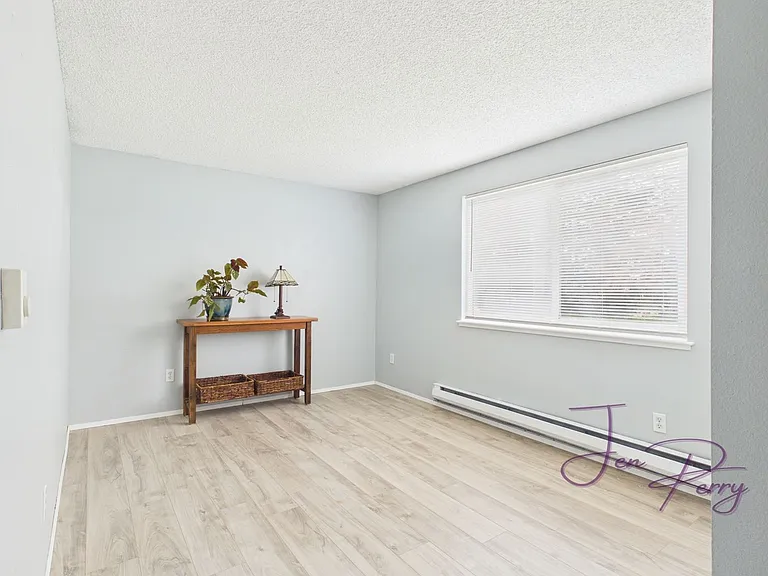 2274 Thornton St — Photo 18