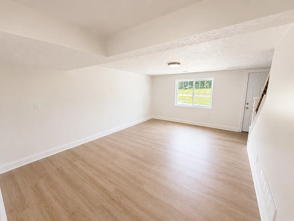 4542-4546 Camelot Cir #3