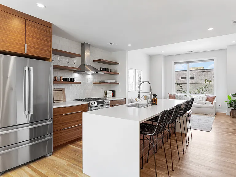 1016 Russell St — Photo 12