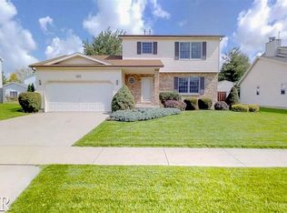 2804 Arrowhead Dr, Bloomington, IL