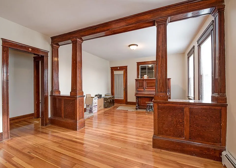 dining/living room 
Piano is gone