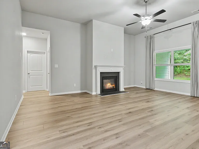 270 Southridge — Photo 8