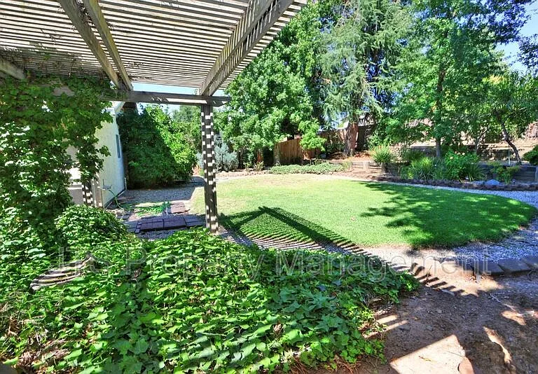 6830 Mellodora Dr — Photo 54