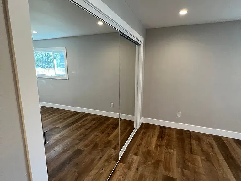 6948 Vesper Ave — Photo 16
