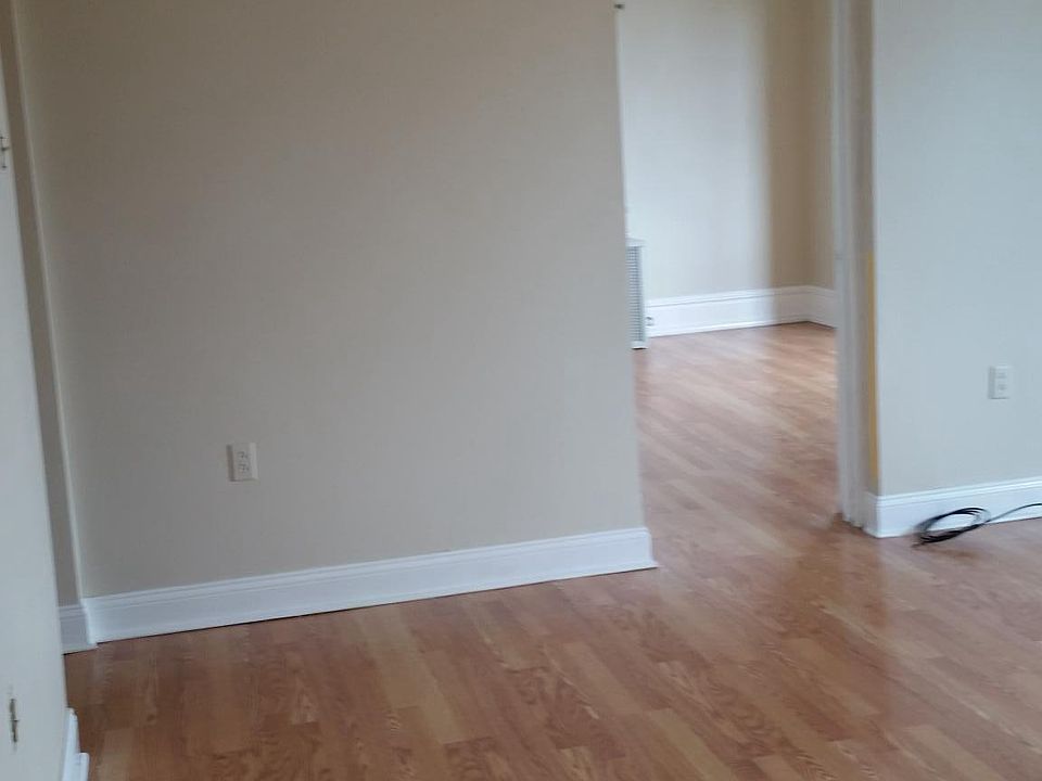 example of flooring and color of walls