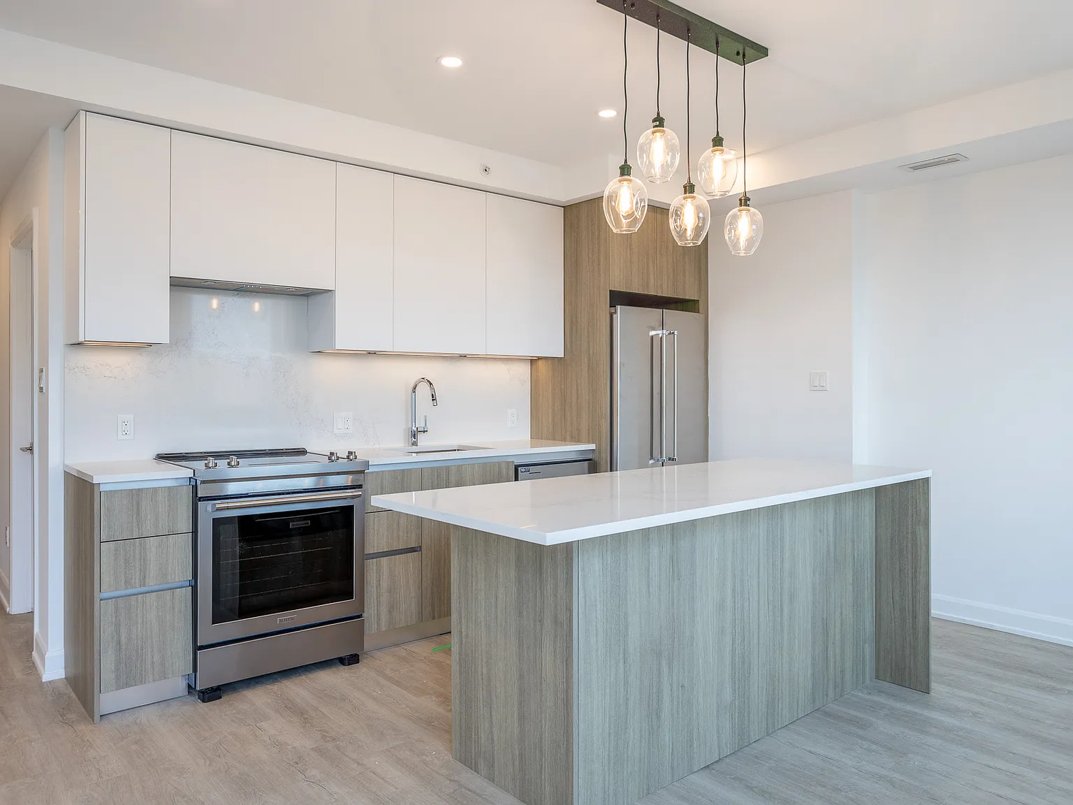 195 Hunter St E — Photo 1