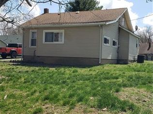 320 W Harrison Ave, Charleston, IL 61920