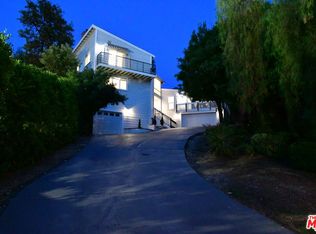 19555 Oxnard St, Tarzana, CA 91356