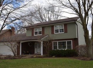 230 Bay Colony Dr, Naperville, IL