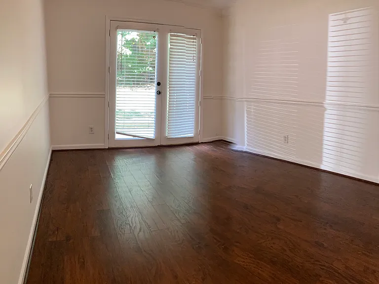 125 Sterling Ct — Photo 8