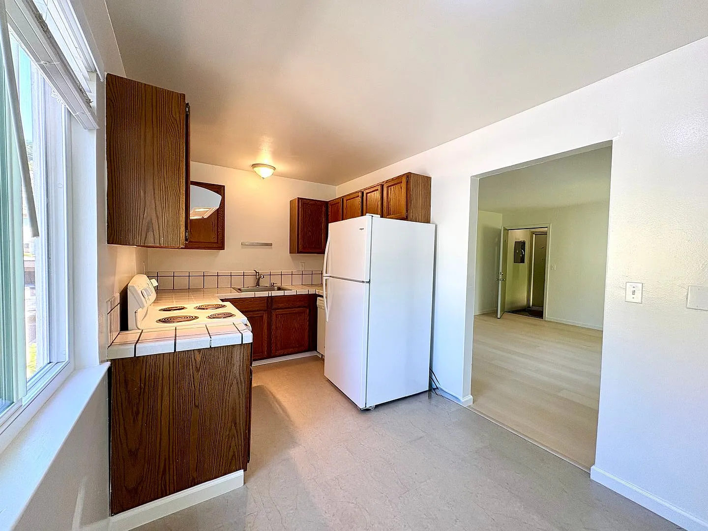 Top floor 2 Bd/1 Ba Unit located in a prime Mill Valley location. — Photo 2