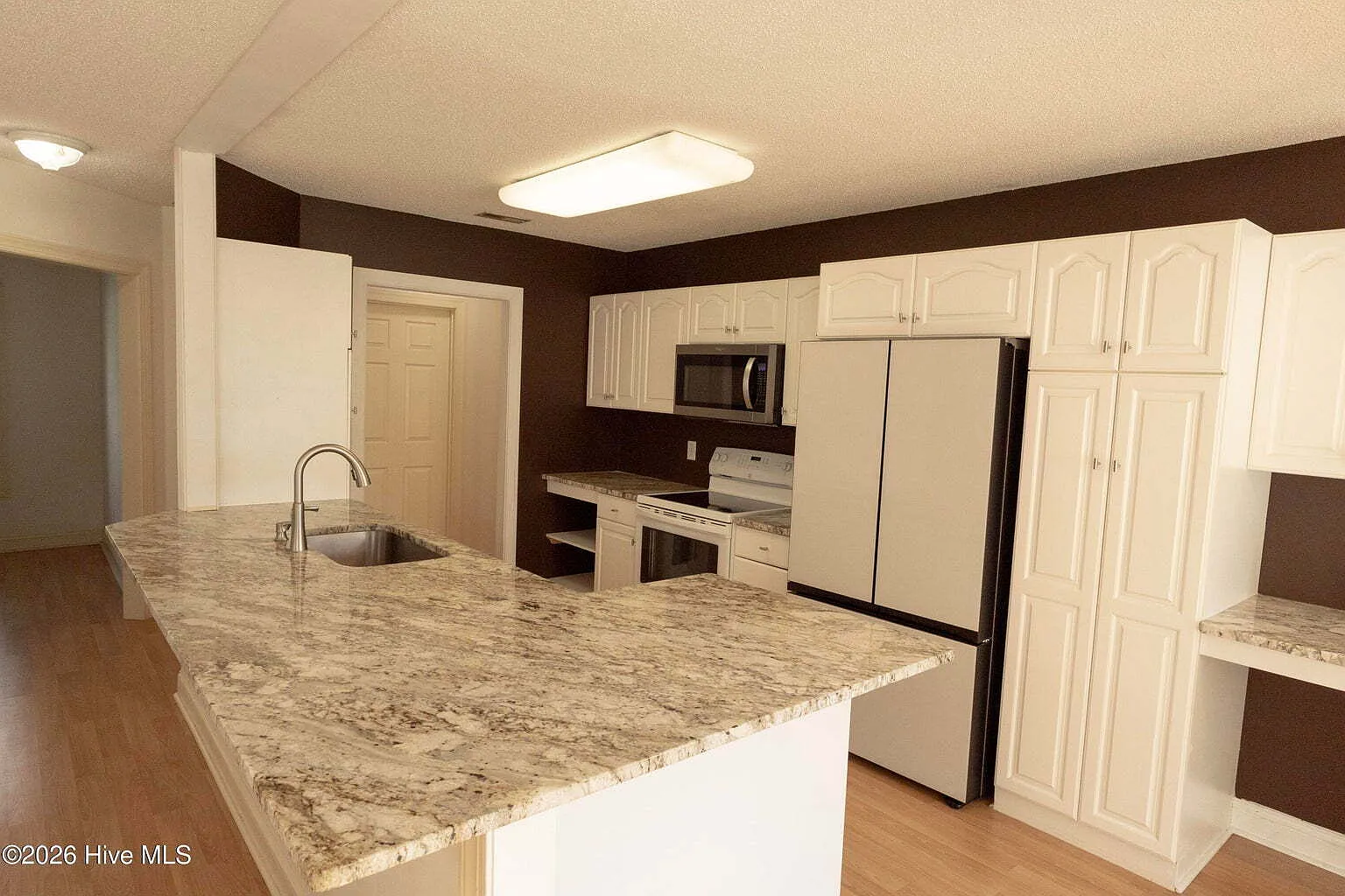 3 bed, 2.5 bath, $1,900 — Photo 2