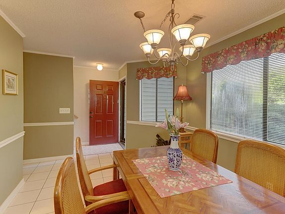 5th image of 851 Sandlake Dr APT A