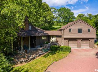 1122 Upper Spring Bay Rd, East Peoria, IL 61611