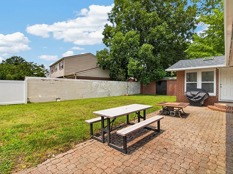 9501 Beaumont St — Photo 4