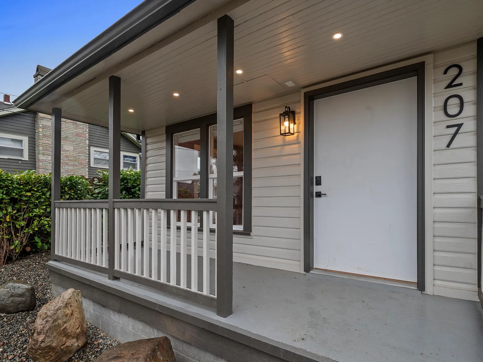 2 bed, 1050 sqft, $2,800 — Photo 2
