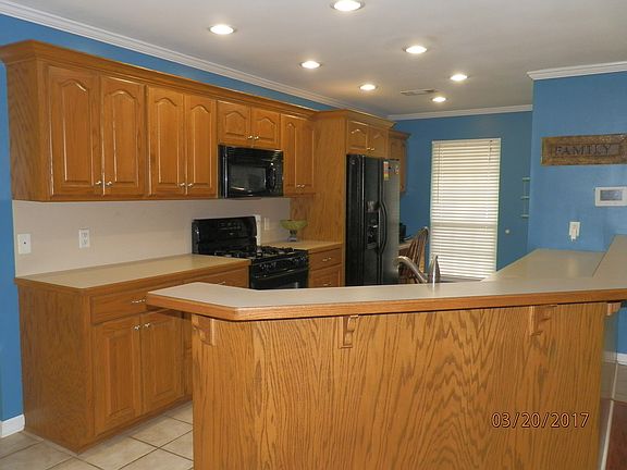 3rd image of 33 Horton Hills Dr