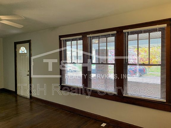 5th image of 1309 N Gladstone Ave