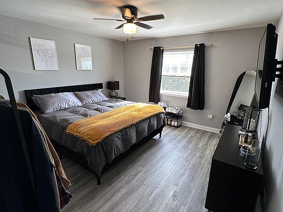 4th image of 18W125 63rd St APT A203