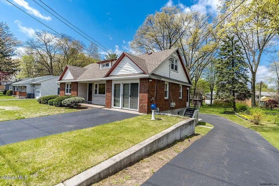 533 Church Rd #2