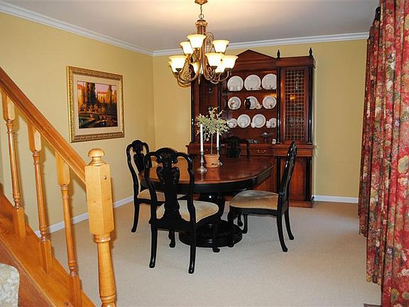 4th image of 2571 Sierra Dr
