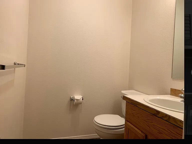 2922 NE Two Nikki Ct — Photo 8