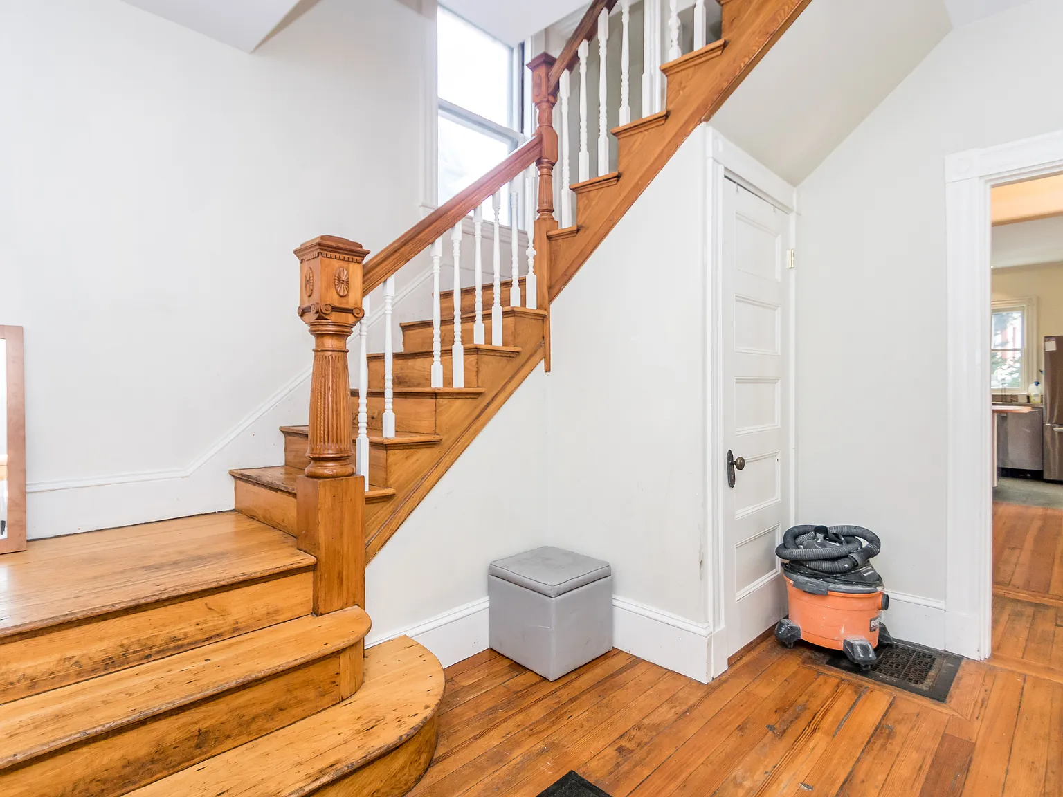 5 bed, 2.5 bath, 2400 sqft, $4,500 — Photo 4