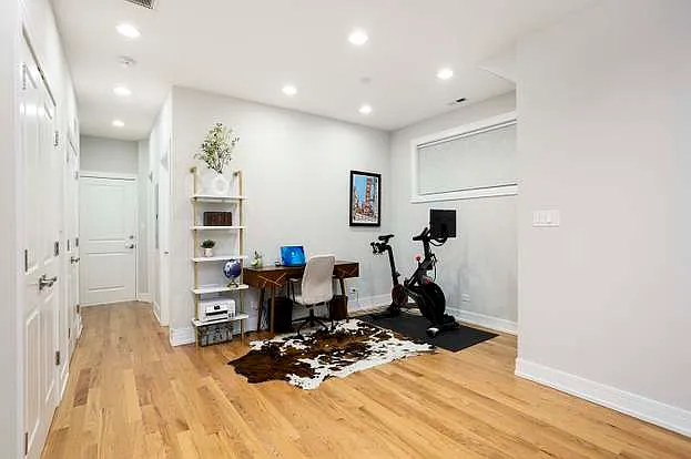 821 W Roscoe St #1 — Photo 69