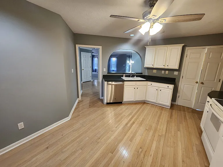 10828 Glenway Pl — Photo 13