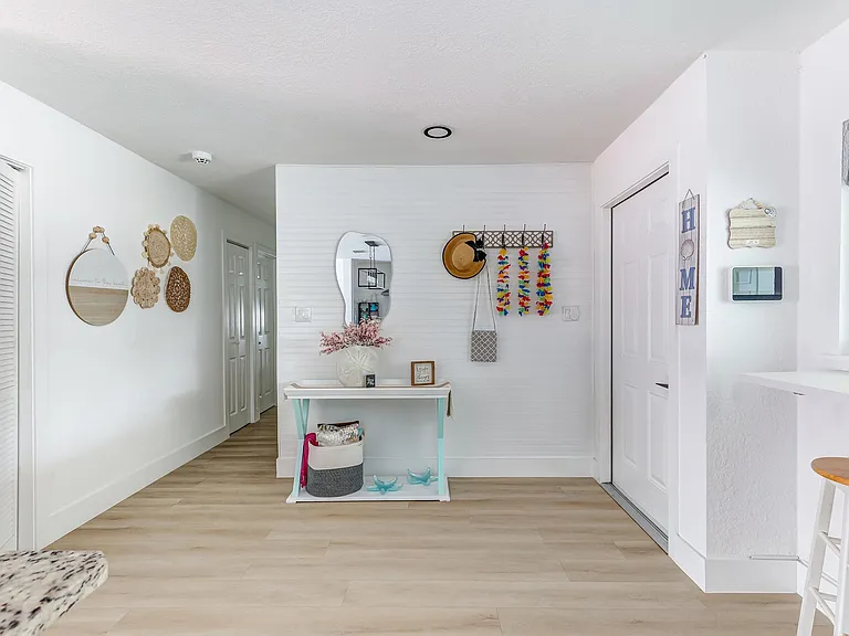 1800 Augustine Dr — Photo 6