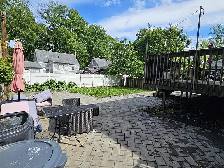 895 Madison Ave — Photo 23