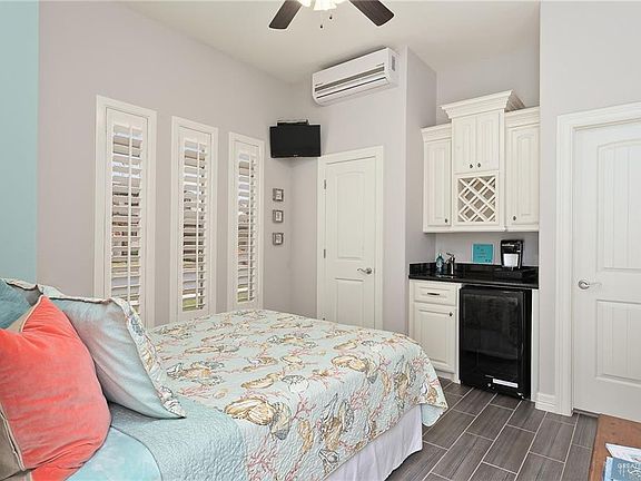 4th image of 4017 Santa Fe St