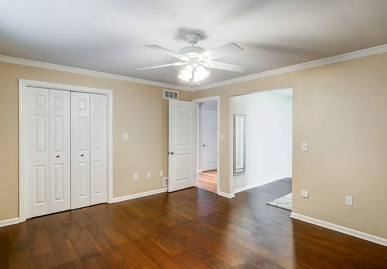 1827 Larchmont Ln — Photo 39