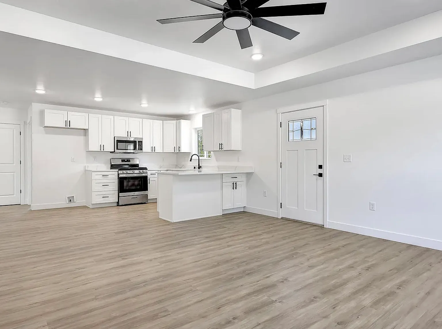 3 bed, 1100 sqft, $2,250 — Photo 3
