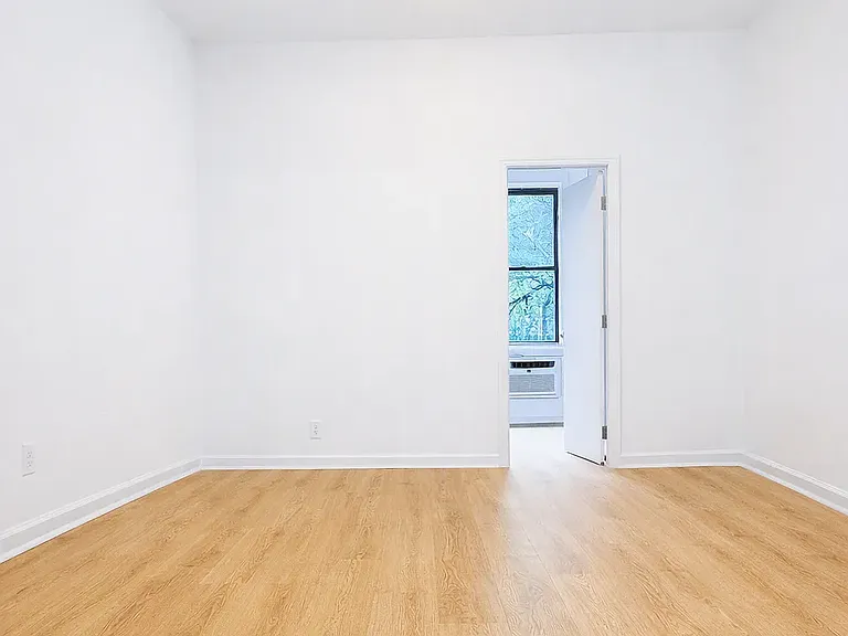 829 9th Ave #4C — Photo 2