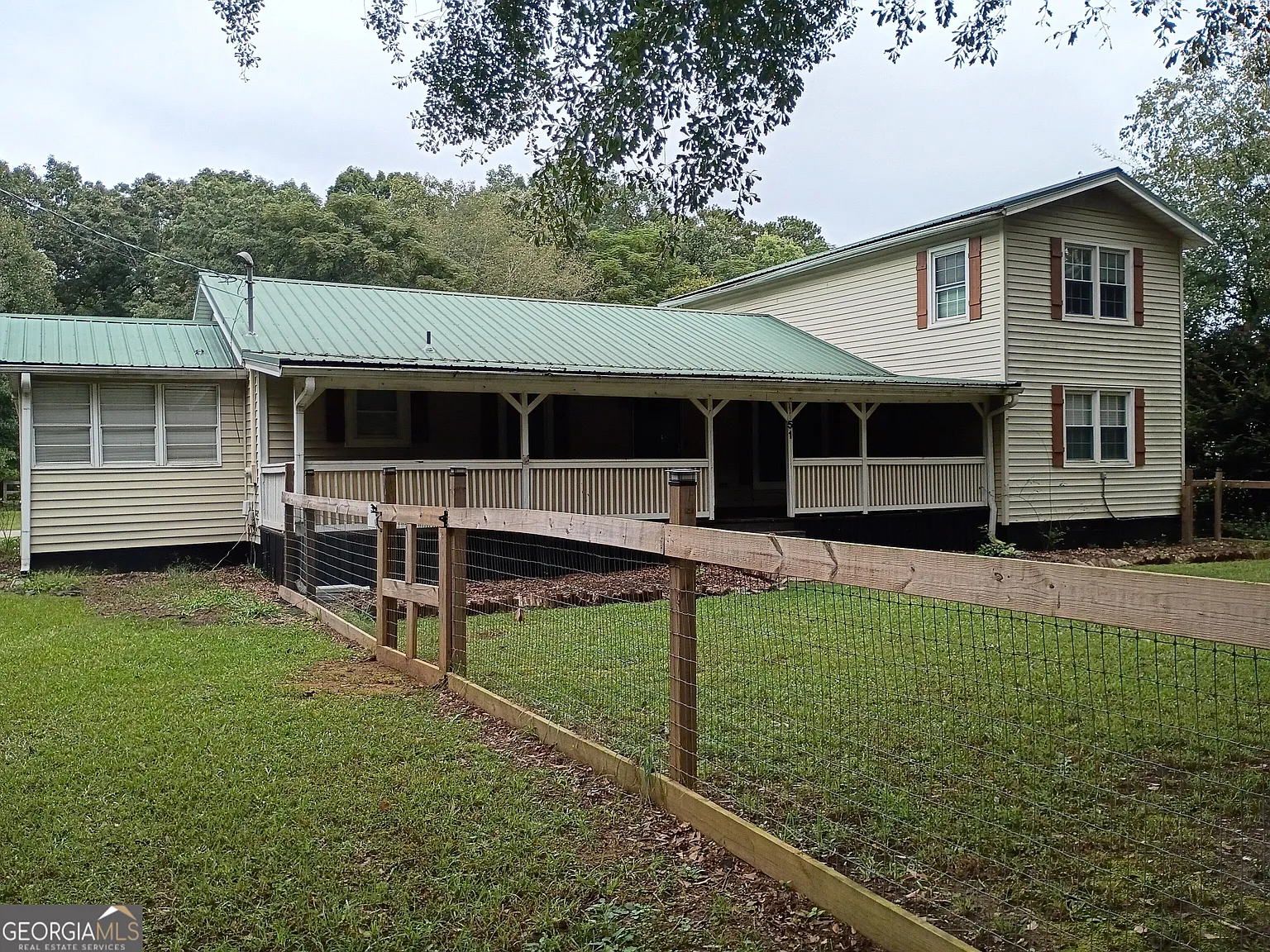 4 bed, 2.0 bath, 2192 sqft, $2,250 — Photo 2