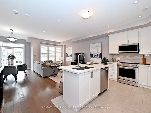39 Blackpool Ln, East Gwillimbury, ON L9N 0R7
