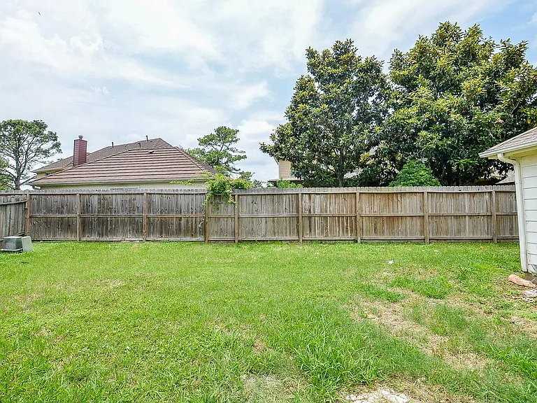 9211 Abbey Chase Ln — Photo 31