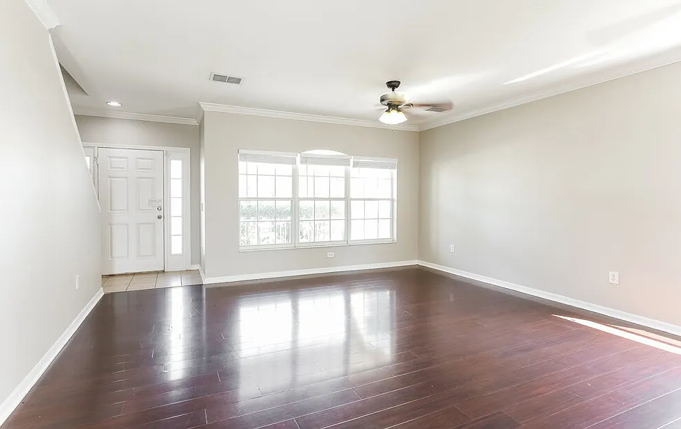 4 bed, 2.5 bath, 2006 sqft, $4,500 — Photo 4